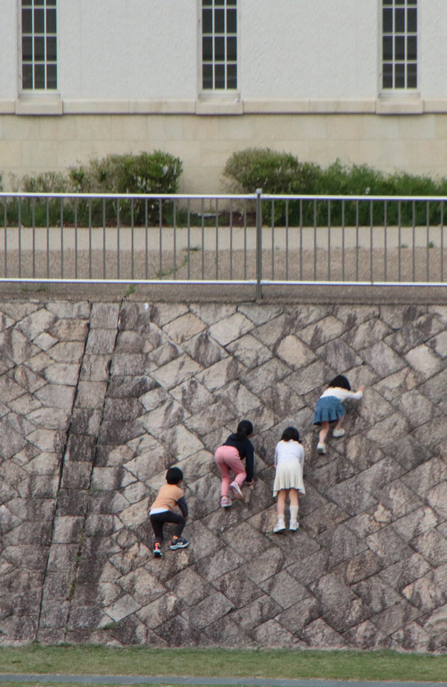 ���̎q�͈�C�ɋ삯�オ��Ȃ�